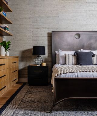 A California modern bedroom with mid-century modern furniutre