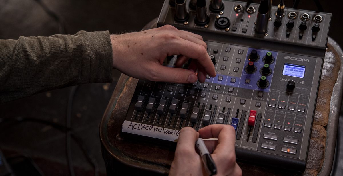 Zoom LiveTrak L-8