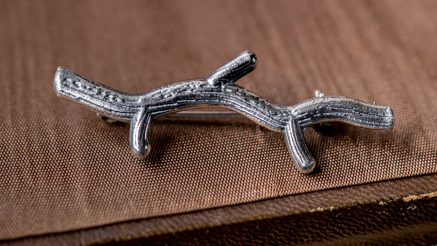 Hiho Silver Twig stock pin broach silver lifestyle