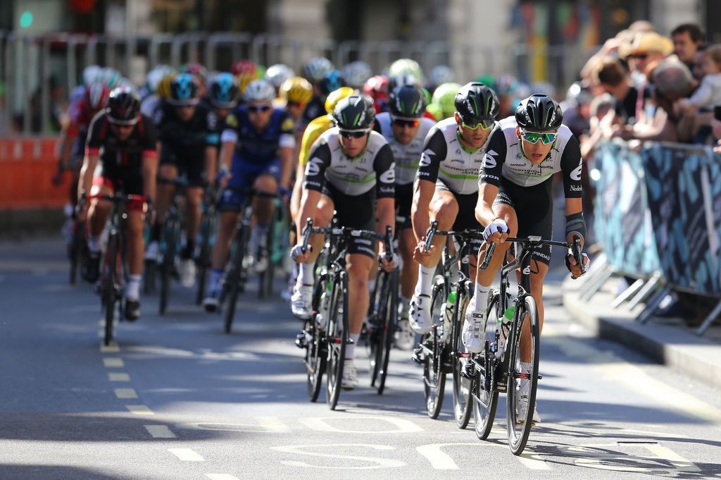 Dimension Data kept the yellow jersey on Steve Cummings' shoulders