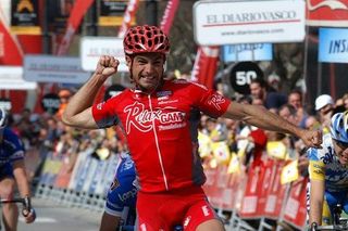 Ángel Vicioso (Relax-GAM) takes out stage three.