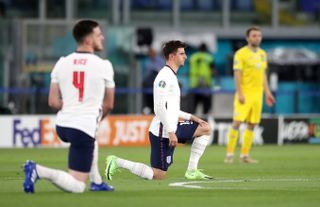 England take the knee before kick-off
