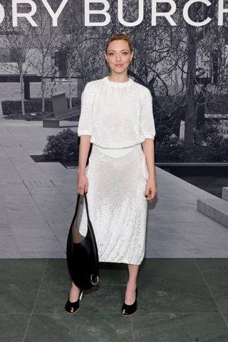 Amanda Seyfried attends Tory Burch Fall/Winter 2025 during New York Fashion Week at MOMA on February 10, 2025 in New York City carrying the brand's new pierced bag