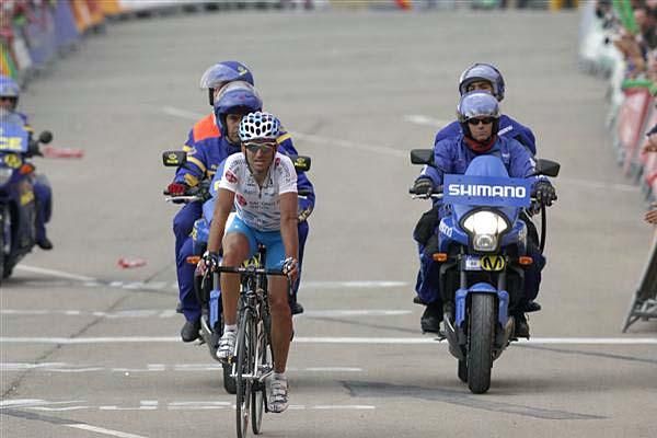 Ezequiel Mosquera (Xacobeo Galicia) takes second.
