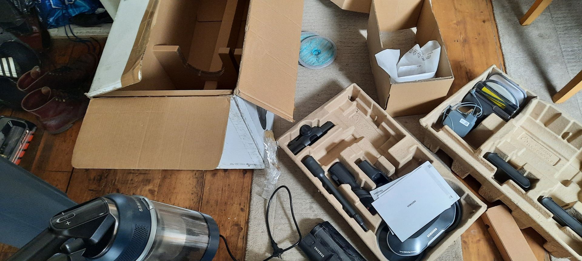 Unboxing the Samsung Bespoke Jet