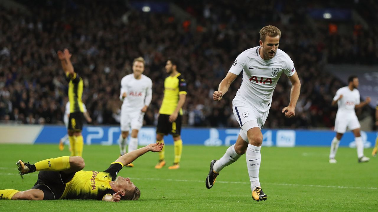 LONDON, ENGLAND - SEPTEMBER 13:Harry Kane of Tottenham Hotspur celebrates scoring his sides third goal during the UEFA Champions League group H match between Tottenham Hotspur and Borussia Do