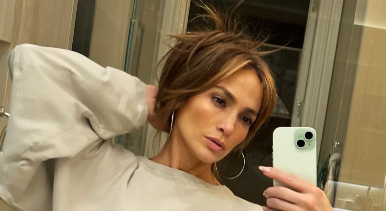 Jennifer Lopez wearing a gray cropped sweatshirt and matching joggers from Joah Brown in Instagram selfie May 2024