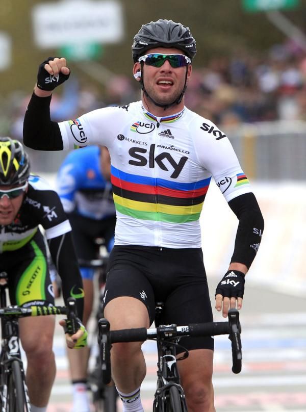 Mark Cavendish (Team Sky) wins the first sprint stage at the Giro d'Italia