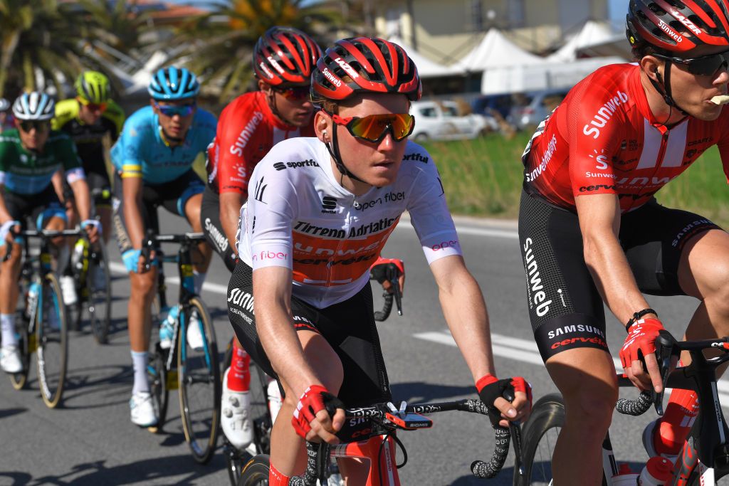 Sam Oomen in the young rider's jersey