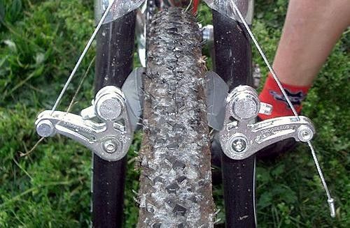 Empella's ubiquitous Froglegs cantilever brakes.