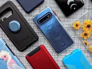 Galaxy S10 with different cases