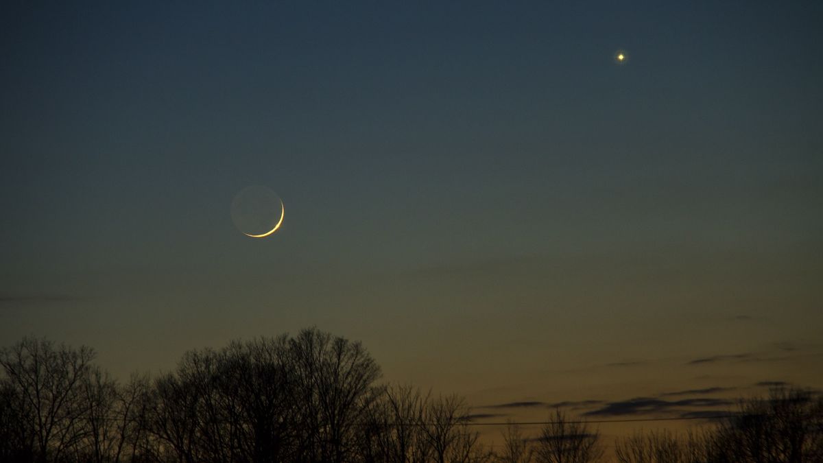 Two stunning conjunctions will light up the night sky this month. Here's how to see Mars and Mercury 'kiss' the moon