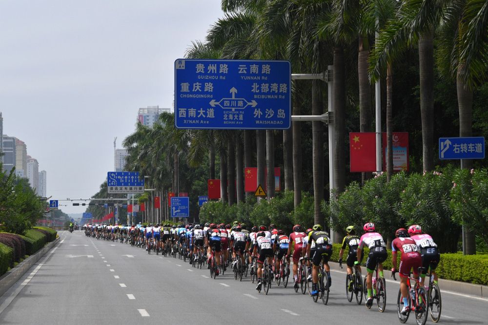The peloton was often lined out