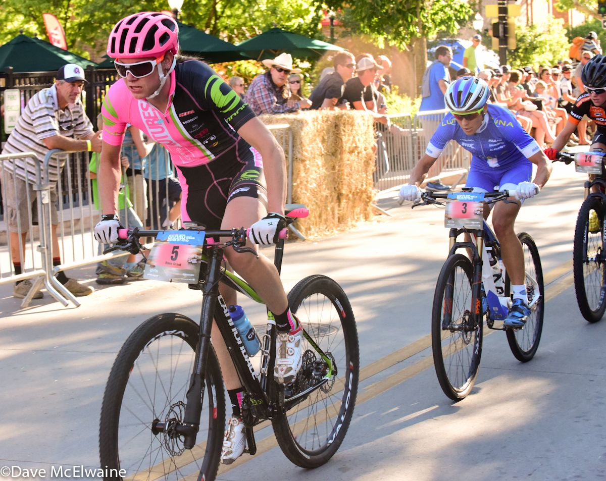 Rose Grant (Stans NoTubes) attempting to split the field