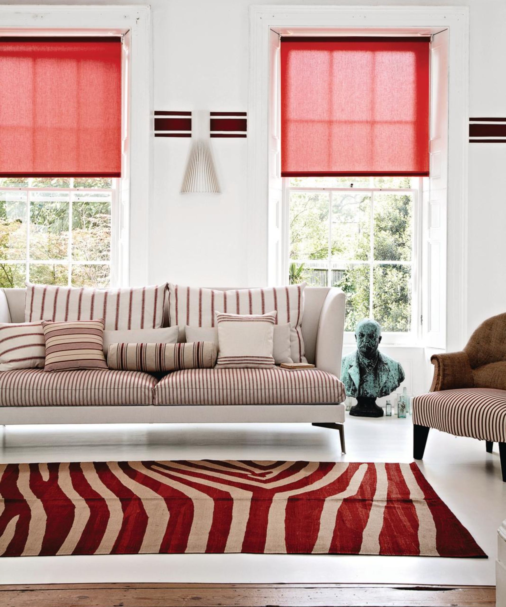White living room with red stripes fabrics