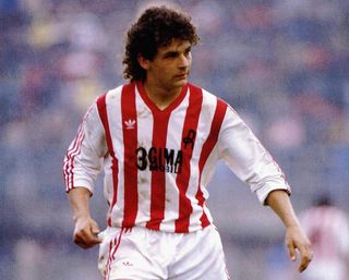 A young Roberto Baggio in action for Vicenza in 1984/85.