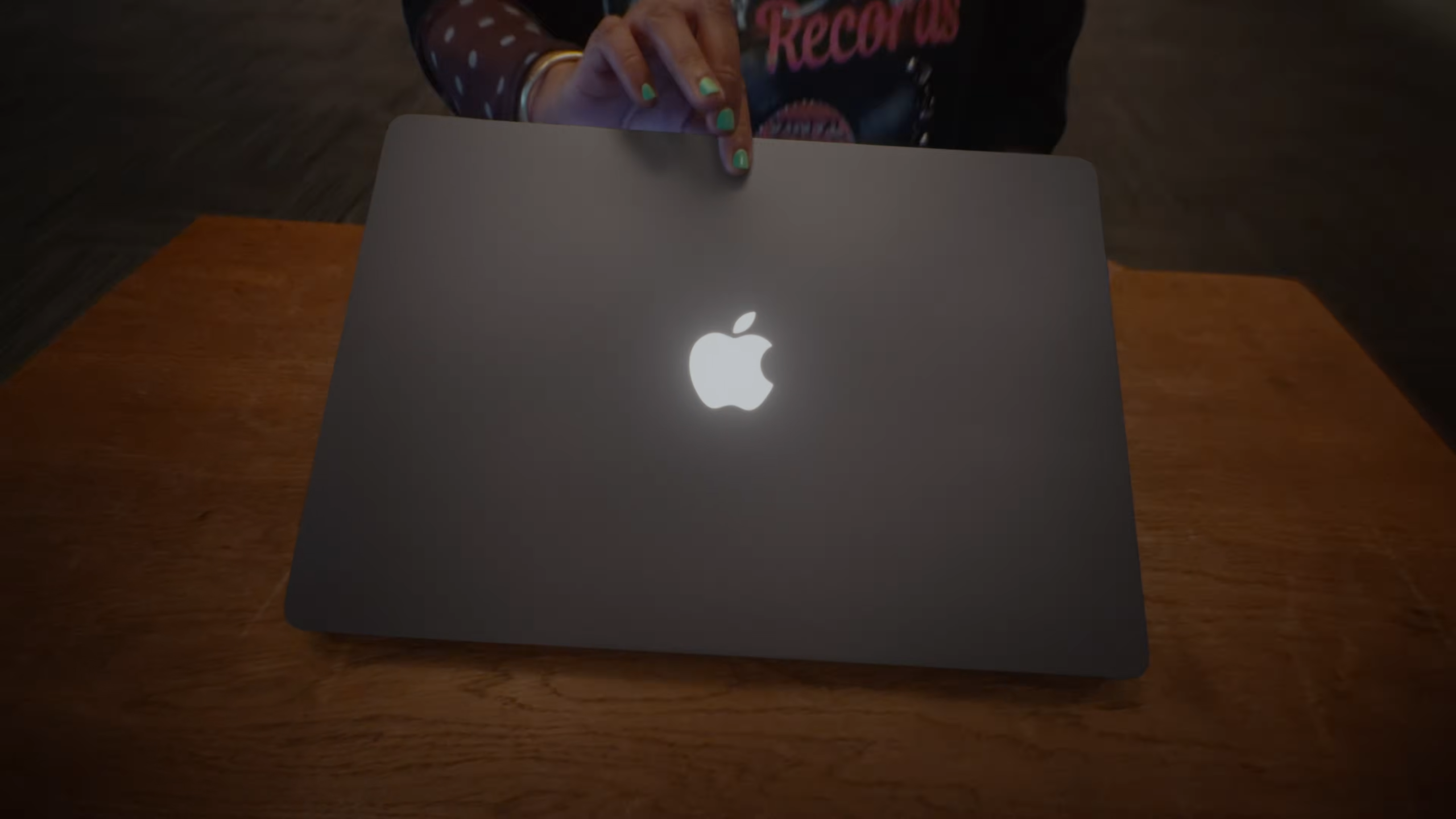 Apple MacBook Pro OLED