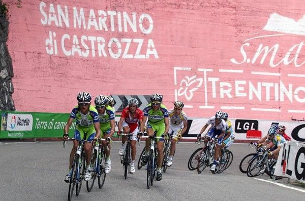 Sylvester Szmyd (Liquigas) sets tempo for teammates Franco Pellizotti and Ivan Basso on the stage's final climb.
