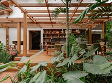 a brazilian garden house by Kika Camasmie, engulfed in greenery