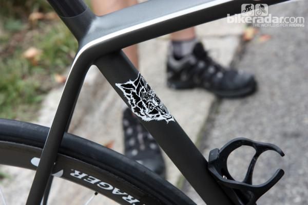 A sign of Jens Voigt's (RadioShack-Nissan-Trek) tenacity is featured on the seat tube.