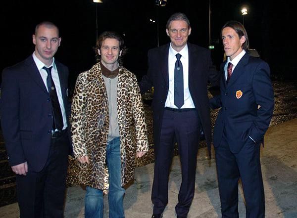 Piscina, Trulli, Tinkov and Taddei gather outside to talk about cycling.