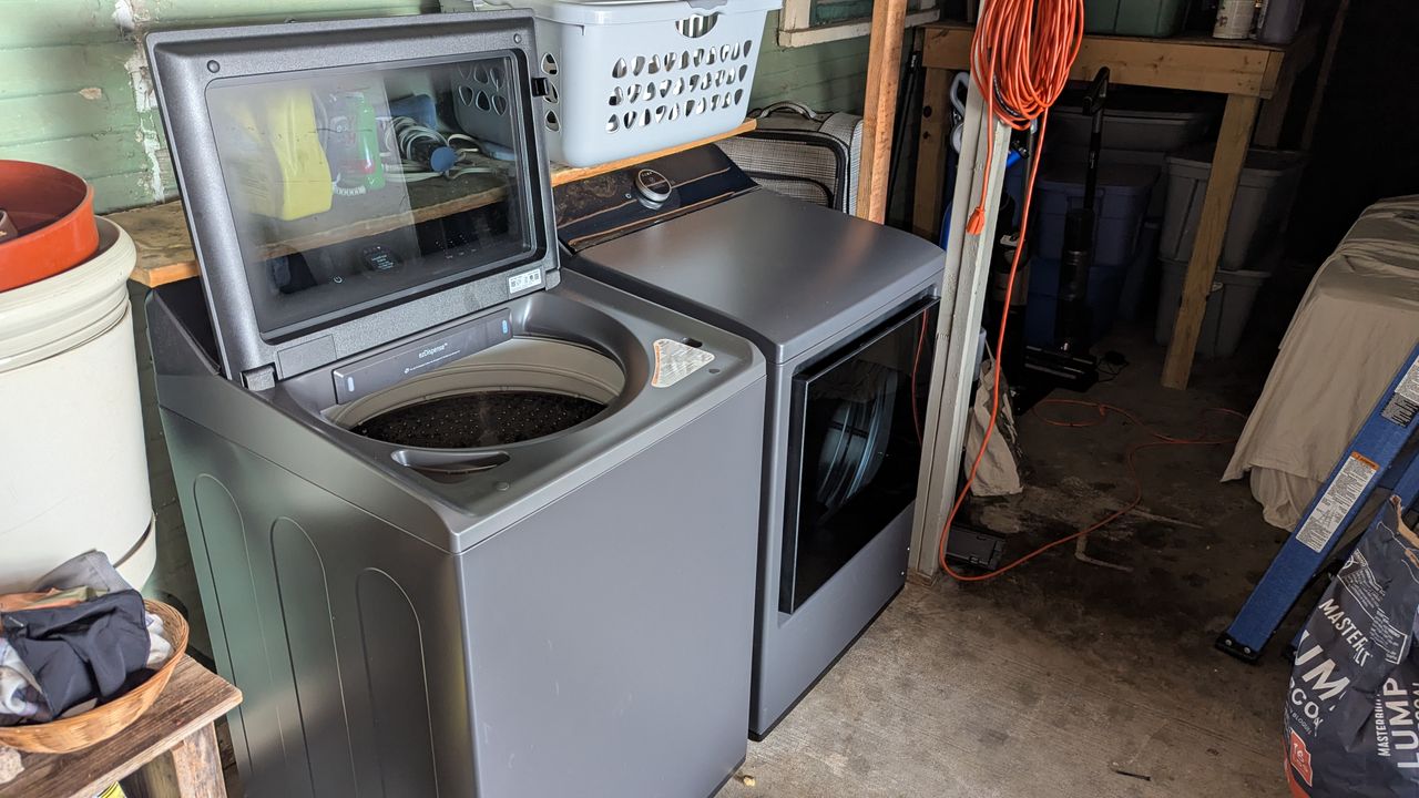 LG 5.5 cu. ft. Mega Capacity Smart Top Load Washer