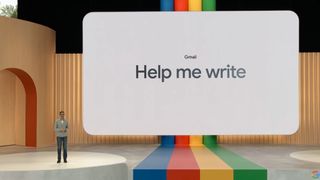 Diapositiva Google Help Me Write, en el escenario de Google I/O 