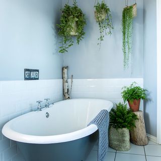 Bathroom with bathtub and plant