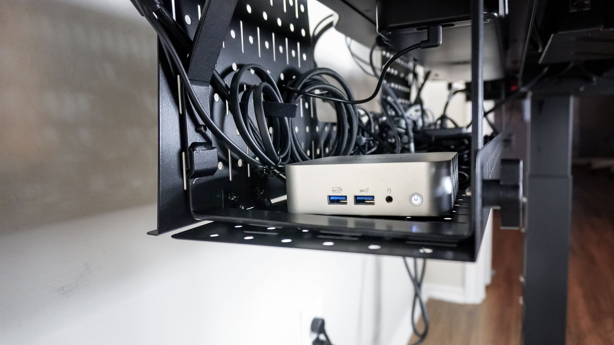 The Geekom A6 mini PC stored in the cable management tray of the Corsair Platform:4 Elevate Desk