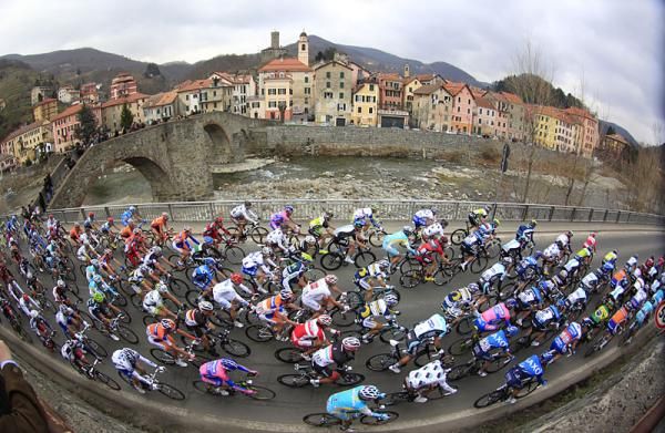 The peloton in Milan - San Remo