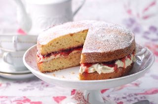 Victoria sponge cakes with a twist