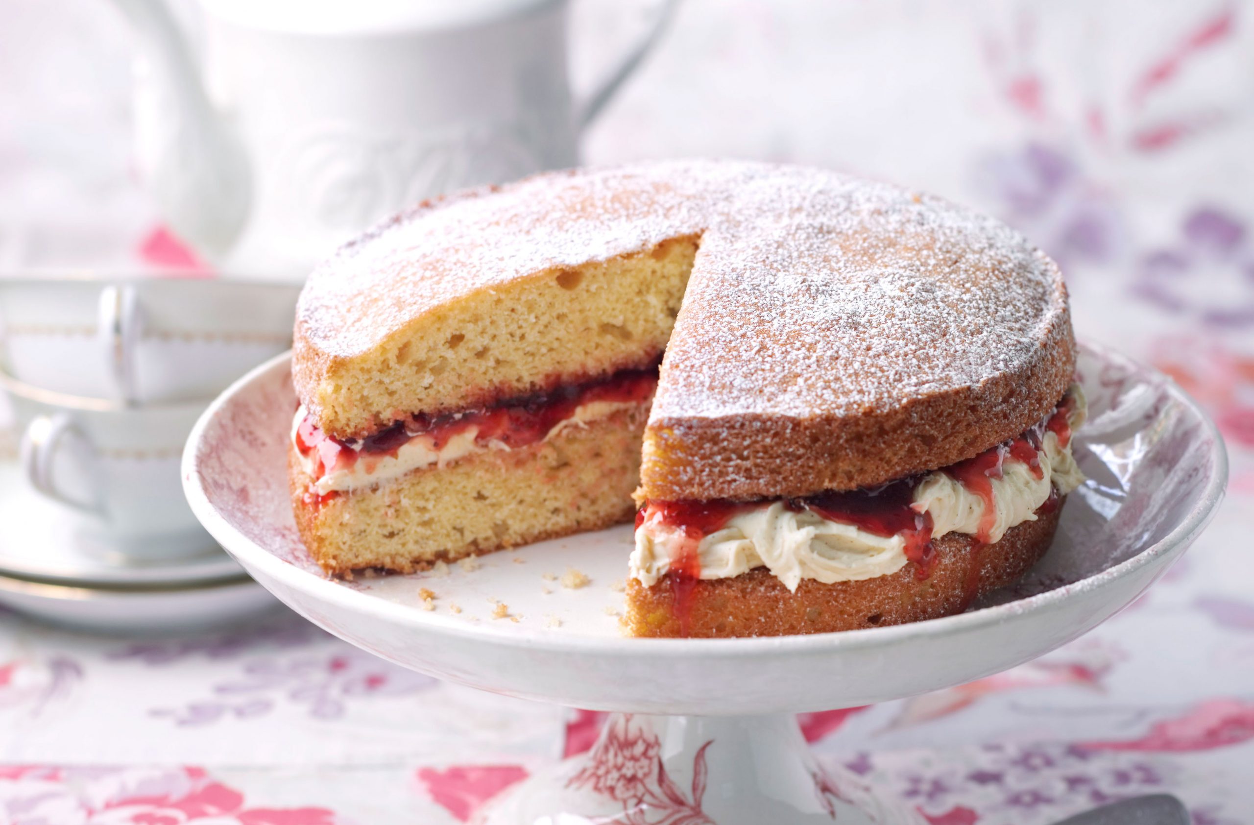 10 Victoria sponge cakes with a twist | GoodtoKnow
