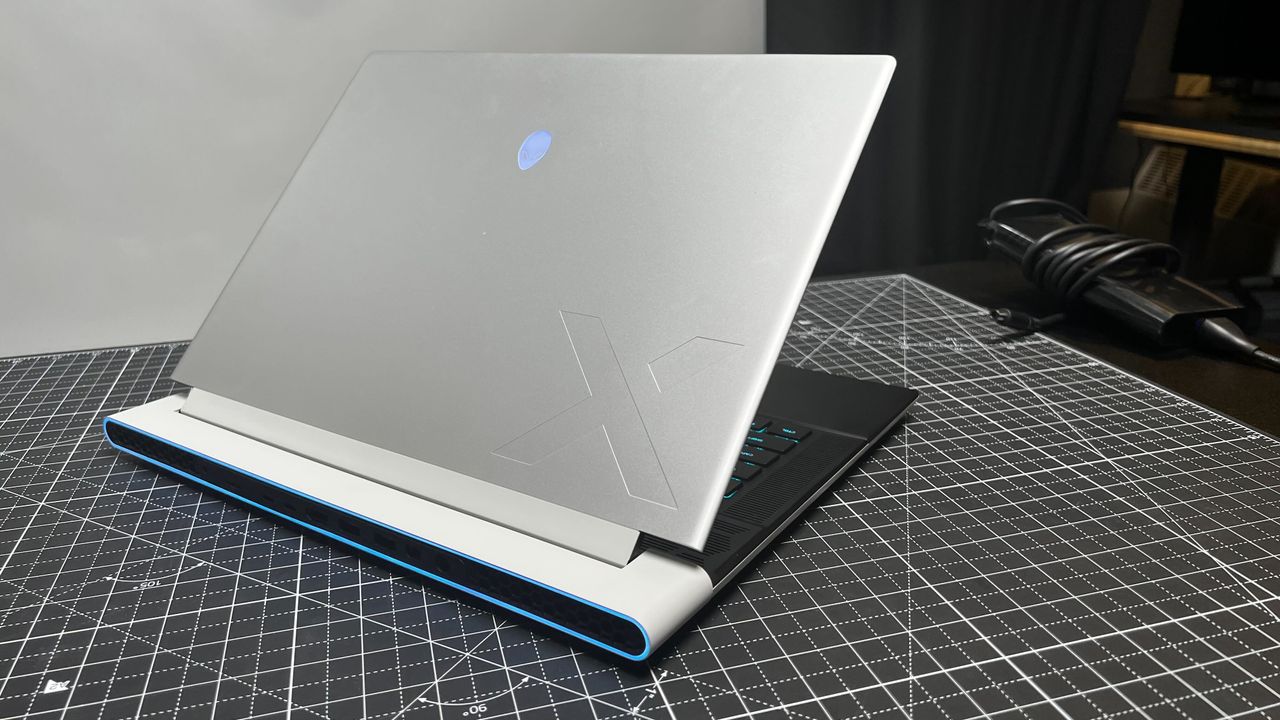Alienware x16 shots