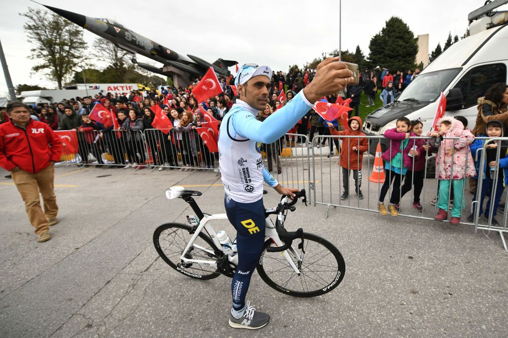 Delio Fernandez Cruz takes a selfie at the start