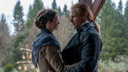A still from Outlander Season 8 showing Claire (Caitr&iacute;ona Balfe) and Jamie (Sam Heughan)
