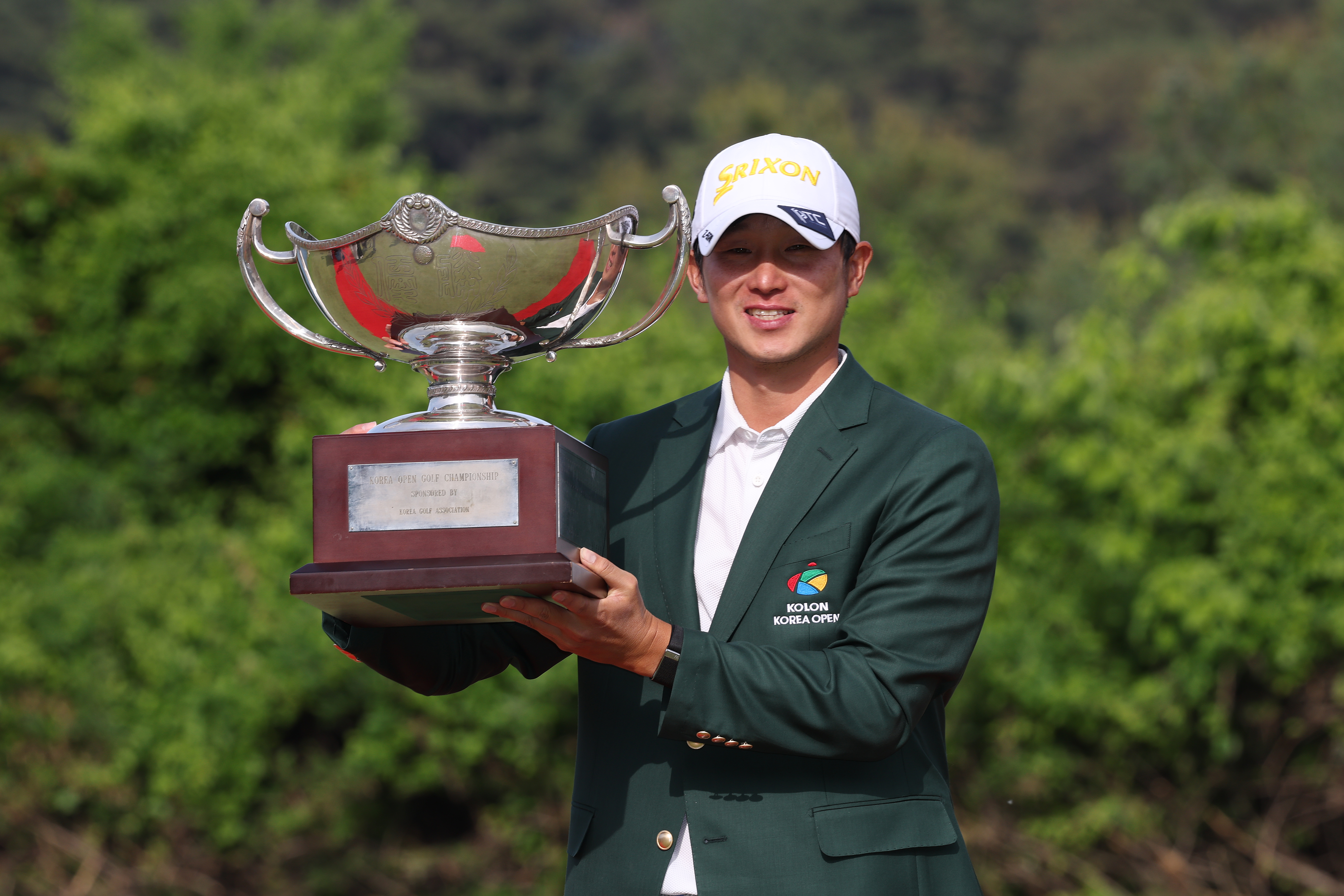 Jiho Yang holds up the KOLON Korea Open following his win in 2026