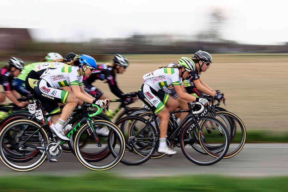 The peloton are keeping Anna Plitcha in their sights as they speed back to Dottignies - Grand Prix de Dottignies 2016