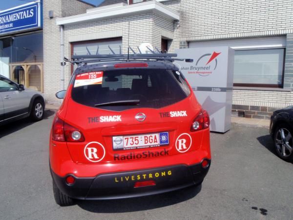 If the car doesn't give it away, the sign out front is a pretty strong indication that this is the RadioShack service course