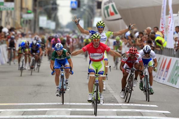 Elia Viviani (Liquigas-Cannondale) continued his rich run of form.