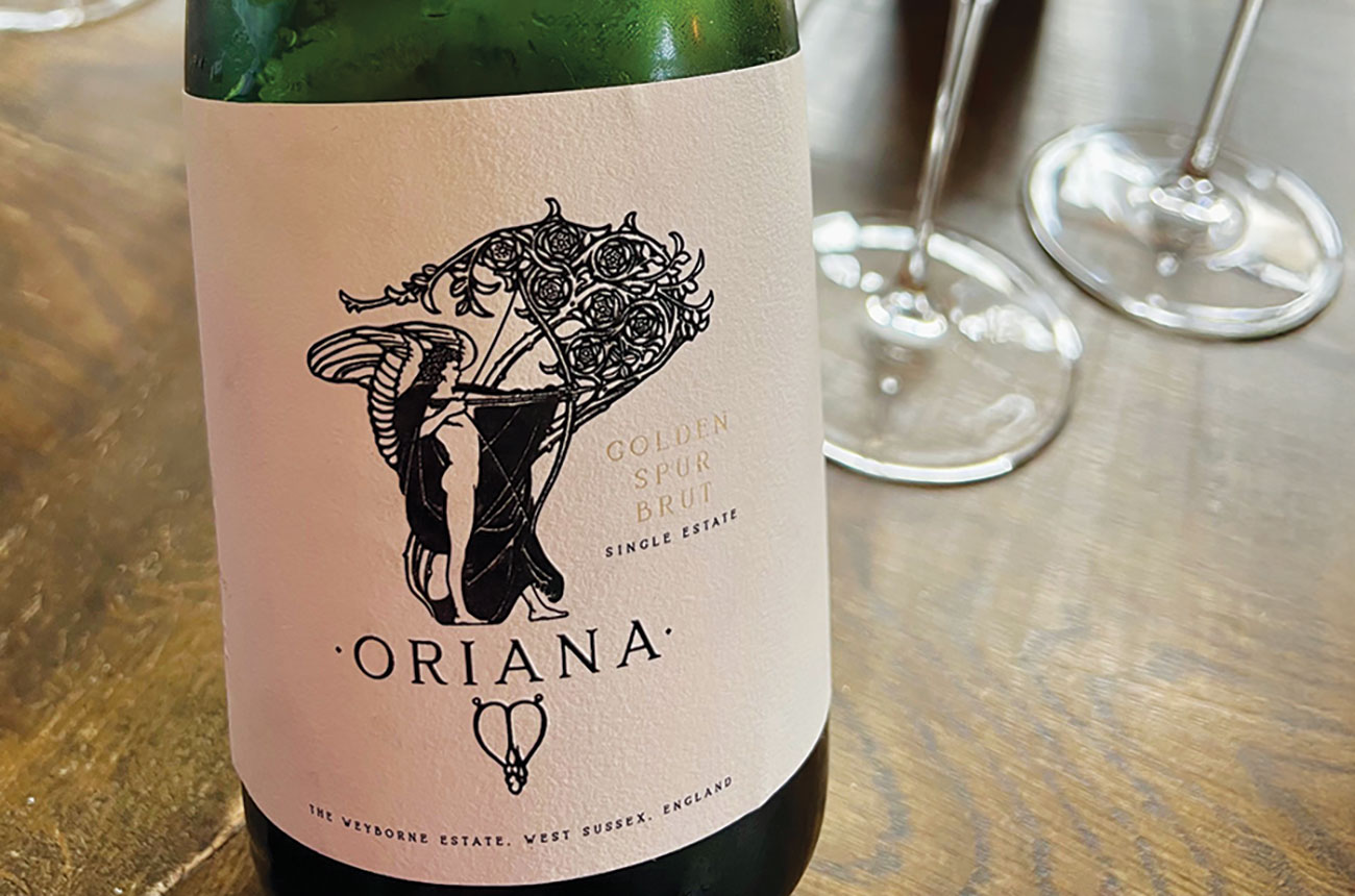 Oriana, golden spur sparkling wine