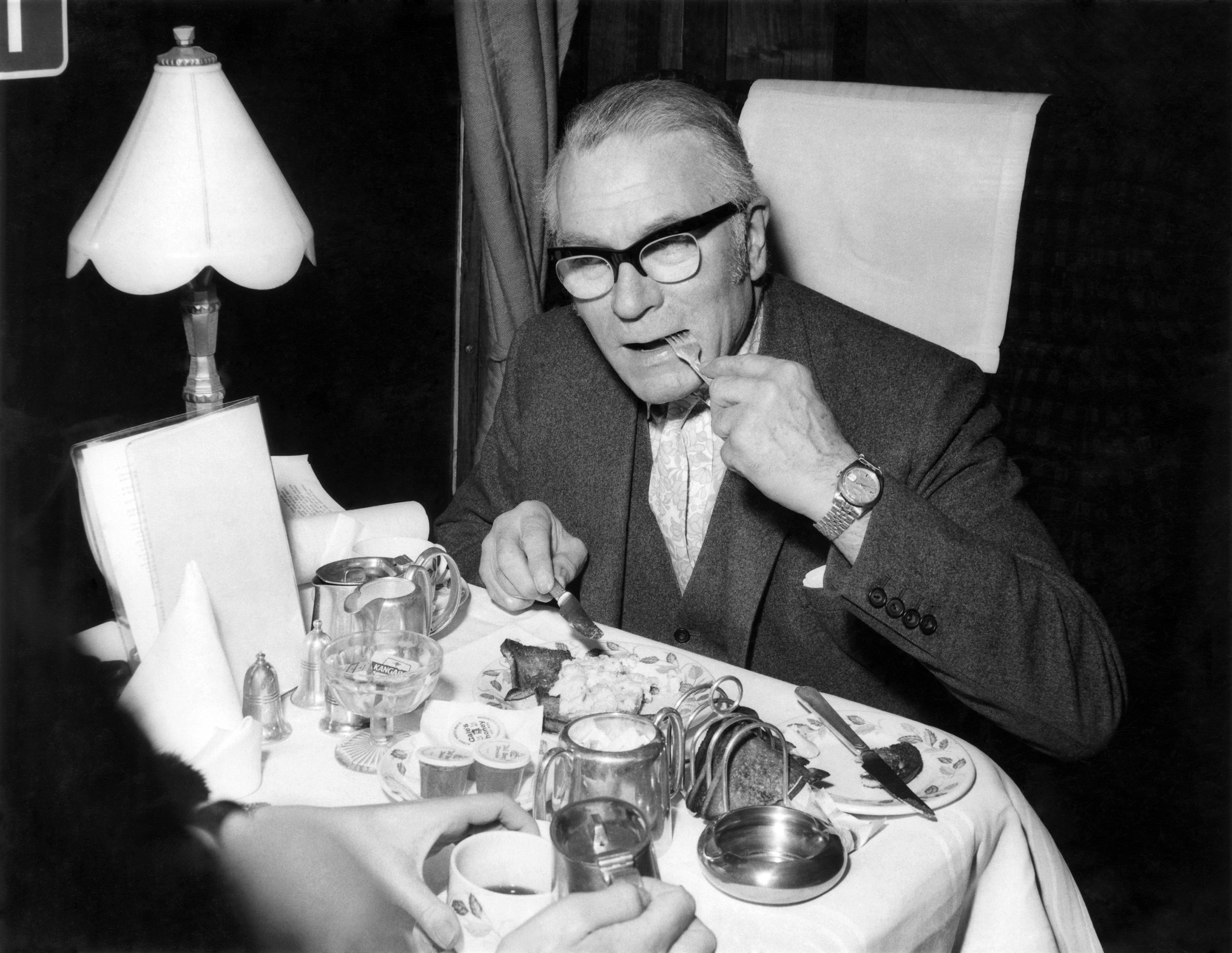 Laurence Olivier eats a kipper on board the Brighton Belle train