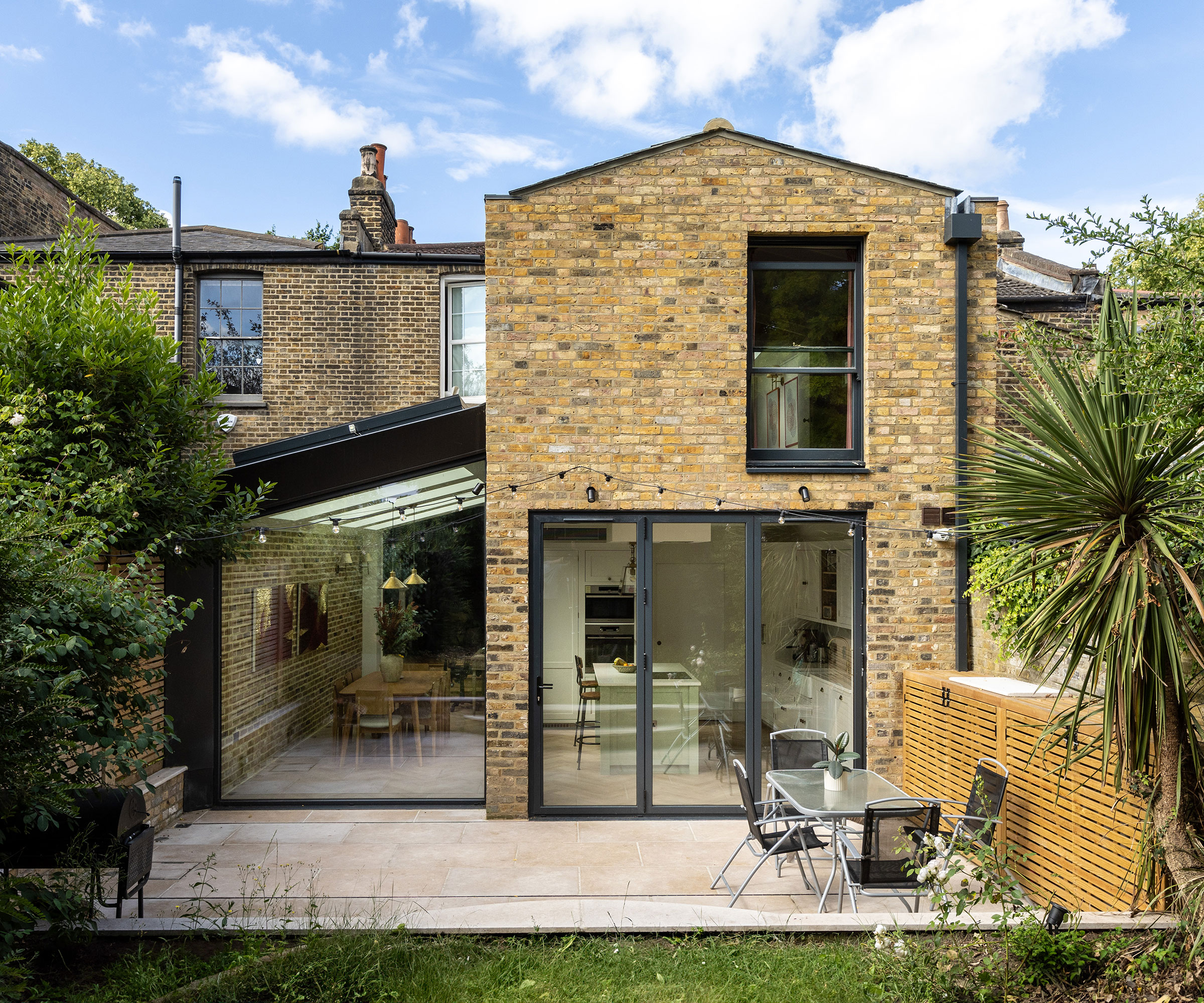 glass and steel side return kitchen extension to terraced house