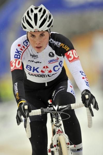 Sanne Cant rides solo on her way to victory