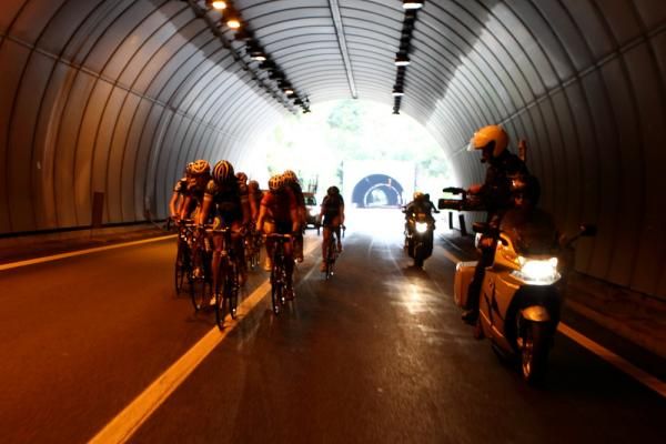 There was a series of tunnels on the climbs during the seventh stage of the Giro Donne. This one was relatively well lit