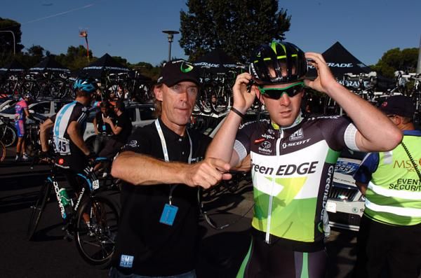 Matt Goss (GreenEdge) and team director Neil Stephens await the start.