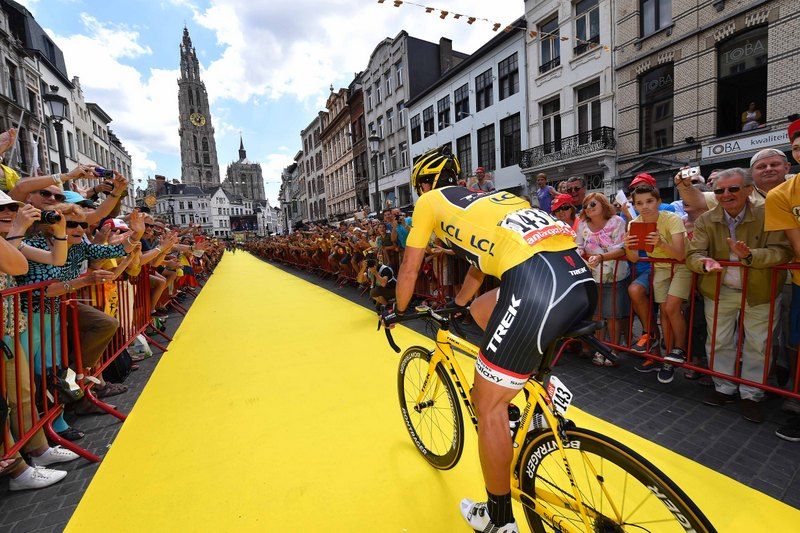 Fabian Cancellara (Trek) riding to sign on