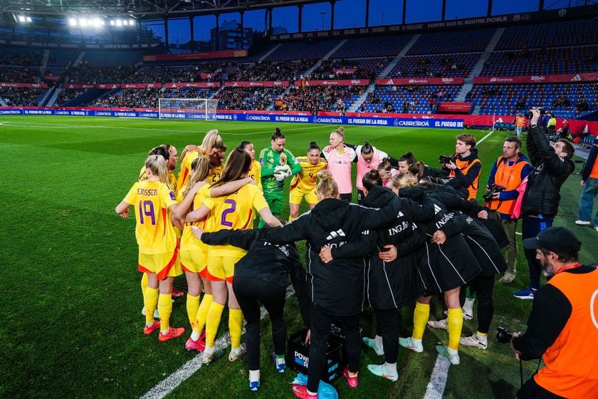 Red Flames players pictured at the start of a soccer game between Belgium&#039;s national team the Red Flames and Spain, in Valencia, Spain Friday 21 February 2025, on the first matchday in group A3 of the 2024-25 Women&#039;s Nations League Competition.