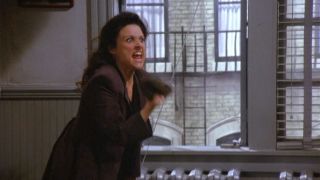 Elaine throwing out toupee on Seinfeld