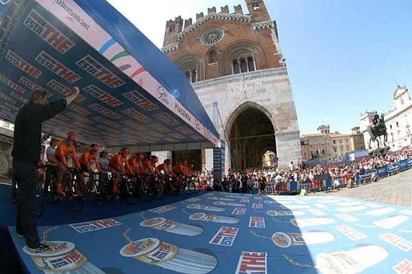 Euskadi-Euskatel gets the signal to begin their race against the clock