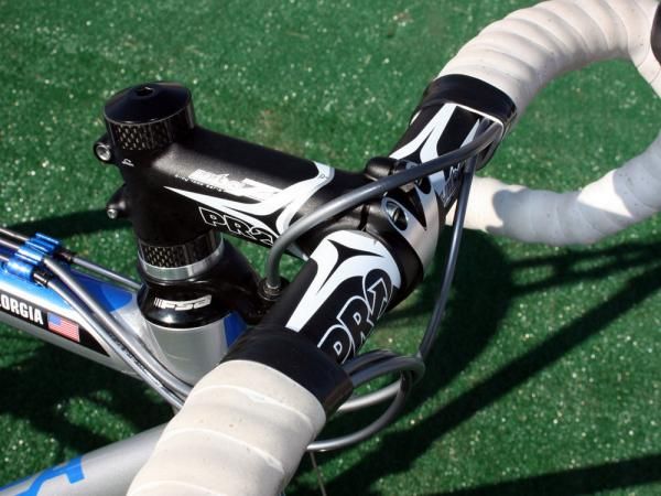 Note the over-and-around front brake cable routing to minimize friction.